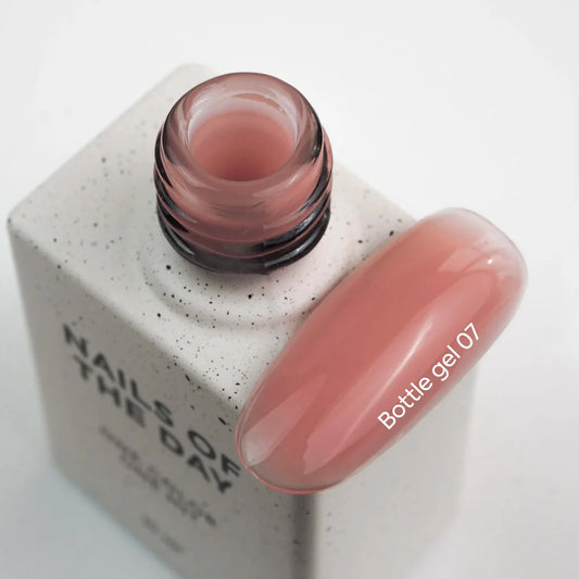 NAILSOFTHEDAY Flaschengel 07 – ultrastarkes Gel, die gleiche legendäre Flasche, 10 ml