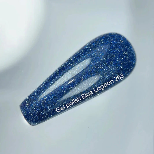 NAILSOFTHENIGHT Blue Lagoon Gellack – blauer reflektierender Gellack für Nägel, 10 ml