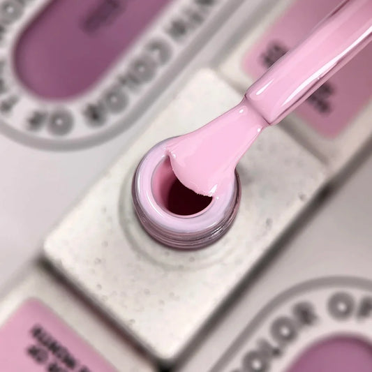 NAILSOFTHEDAY Farbe des Monats Februar 2026 Blush — Pastellrosa Farbton, deckend in einer Schicht, 10 ml