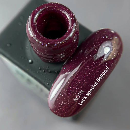 NAILSOFTHENIGHT Ein besonderes Highlight ist Bellucci – bordeauxroter, reflektierender Gel-Nagellack für eine Schicht, 10 ml