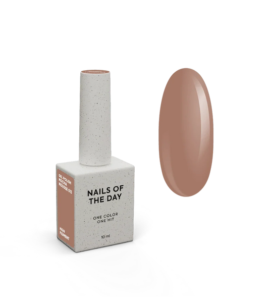 NAILSOFTHEDAY Let’s Special Mocha Mousse — warm karamell-beiger Gel-Lack für Nägel, der in einer einzigen Schicht deckt, 10 ml.